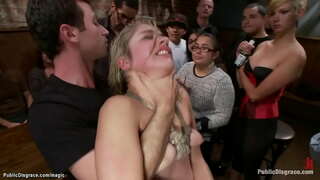 ���ුදු හම dominatrix Lorelei ලී සබඳතා gagged සුදු හම මත දණ සහ සැරයටි ඇගේ සමූහයා සඳහා පොදු ස්ථානයක් පසුව ජේම්ස් Deen සහ නාඳුනන gangbangs ඇගේ