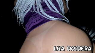 Novinha do Rio de Janeiro Lua Doidera no glory hole na festa de swing e fez varios machos gozarem na punheta e no boquete