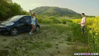 קאַרש געגעבן סאַם סלאַפּי בלאָוודזשאָב און אַ ליכט אין איר באַט פֿאַר אים צו קלאַפּ