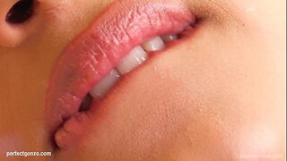 Lena được mình tắt bằng ngón tay, và đồ chơi Cho Tôi màu Hồng