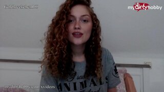 Karstā vācijas amatieru bērniņu, izmanto tauku dildo, lai stiept viņas saspringto incītis un moans skaļi, līdz viņa cums