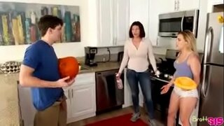 ���ள்ளத்தனமாக கொண்டு stepsister போது அம்மா செய்து labore வீட்டில்